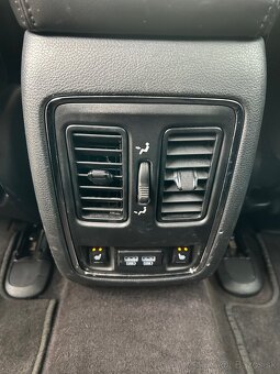 Jeep Grand Cherokee 3.0L V6 TD Laredo A/T - 19