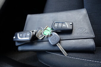 Toyota Hilux DC 2.4 I D-4D Active - ODPOČET DPH - 19