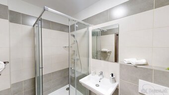 REZERVOVANÝ  Exkluzívny 4-izbový rodinný dom pri jazere v ob - 19