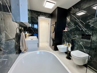 Luxusný rodinný dom, 4 izby, bazén, klimatizácia, 2-garáž - 19