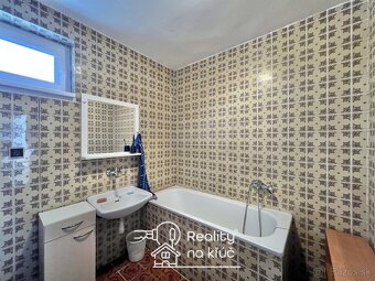 Na predaj dvojgeneračný poschodový rodinný dom - Komjatice - 19