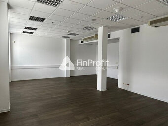 Na prenájom vykurovaný sklad s výmerou 8.600 m2 s administra - 19