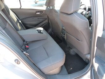 Toyota Corolla sedan 1,8i 72kW HEV automat - 19