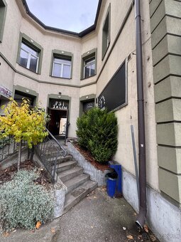 đ Na prenĂĄjom obchodnĂ© priestory â centrum VrĂștky - 19