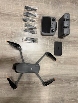 Predám DJI Air 3S Fly More Combo (DJI RC 2): 1 100
