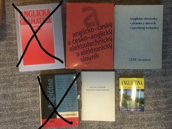 Angličtina, slovníky, učebnice: V texte