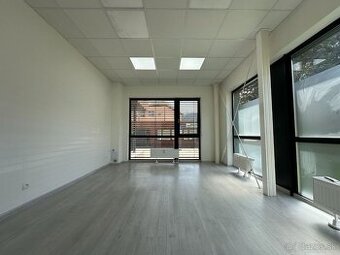 REZERVOVANE kancelária s vlastnou kuchynkou+parking