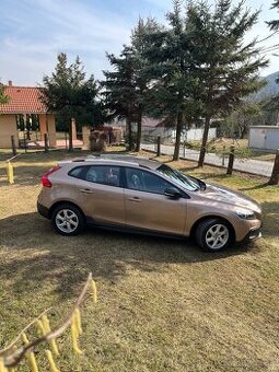 Predám Volvo V40 CC D2 A/T 1,6/84kW