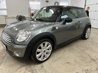 Mini Cooper 1.6i XENONY SERVISKA VYHŘ.SEDADLA ALU KŮŽE
