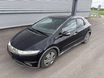 Honda civic Ufo 1.4i 1.8i rok 2007 čierna farba