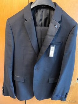 Oblek nový čierny