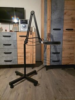 Kozmetická lampa s lupou