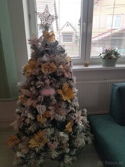 Vianočný stromček zasnežený 3D