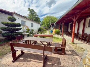 DOM S BYTOM (BÝVALÁ PREDAJŃA), POZEMOK 400m2, KOVÁLOV