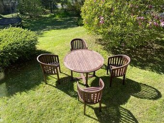 Zahradní stůl s křesílky – materiál teak