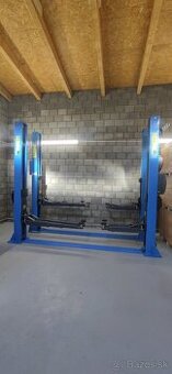 Dvojstlpový zdvihák 4.000 kg/2m AUTOMAT,ZÁRUKA