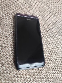 Nokia E7
