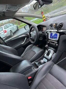 Surne predám  Ford  Smax 2l 120kw 7m