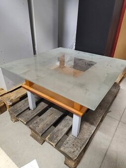 Konferečný stolík