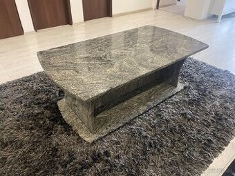 Žulový kamenný stolík