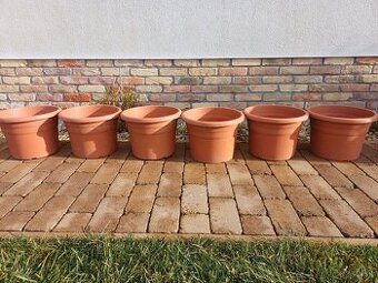 Kvetináče vo veľmi dobrom stave