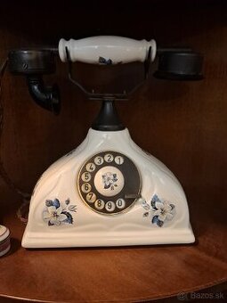 Porcelánový telefon