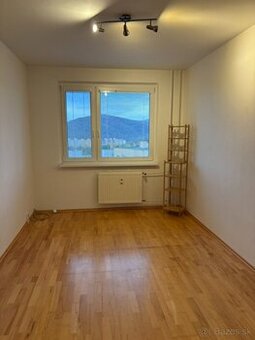 Prenajmem 3 izbový nezariadený byt na Hanojskej ulici v Koši