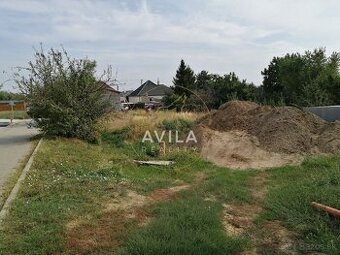 NA PREDAJ: stavebný pozemok 648m2 - Zavar