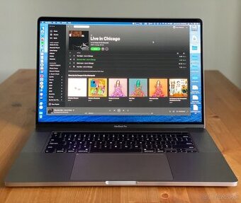 KUPIM pokazeny macbook pro 2016 + 15palcovy