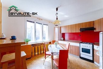 Znížená cena Dvojgeneračný rodinný dom v kúpeľnom meste Boj