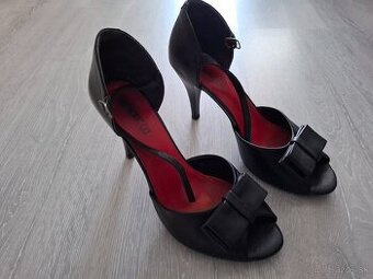 Kozene sandalky zn. Lasocki