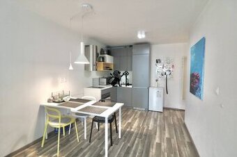 2-izbový byt s balkónom a parkovaním v Petržalke