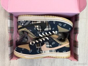 Nike x Travis Scott – SB Dunk Low (45)