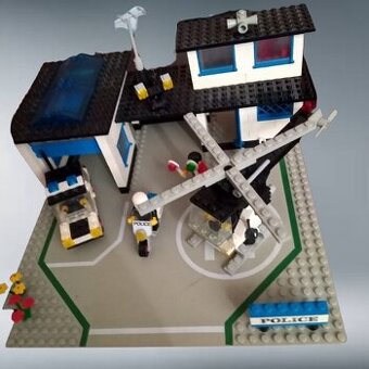 Lego 6384 policajná stanica