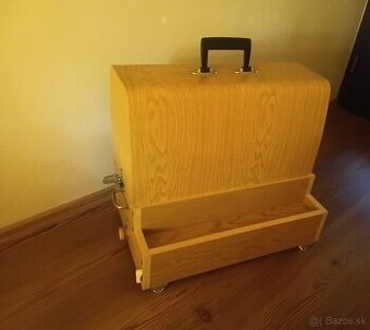 Kryt na šijací stroj.