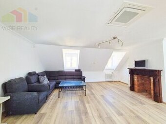 Na prenájom nádherný a štýlový 4-izbový byt, Klariská ulica,