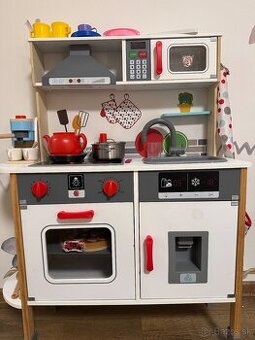 Detska drevena kuchynka