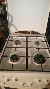 Plynový sporák z elektrickou rúrou