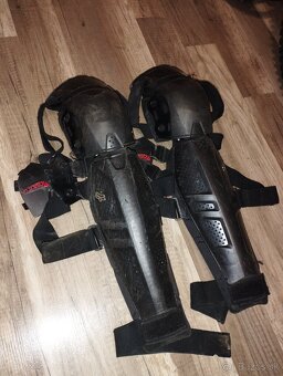 Predám chrániče FOX Launch Knee Shin Guards
