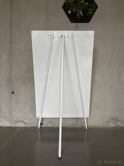 Trojnožka, stojan na písanie