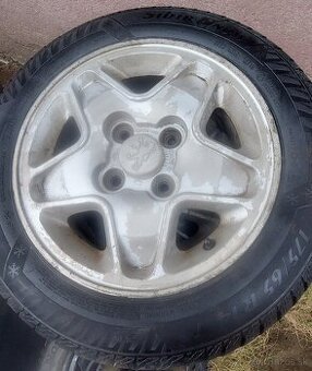 Peugeot 4x108 R14--- 175/65 R14