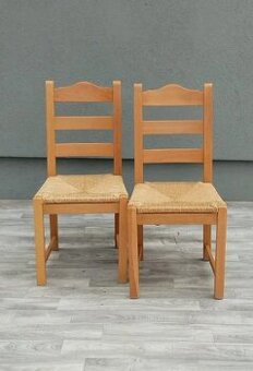 Set bukových stoličiek so slameným sedadlom – ( 2 ks ).