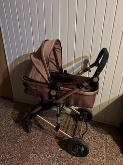 Kocik s vaničkou a vajíčkom