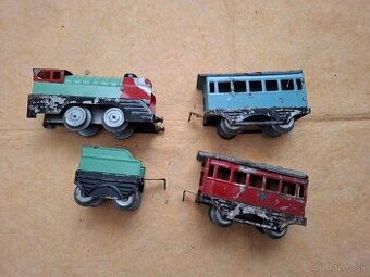 Stará kovová hračka - vláčik Igra