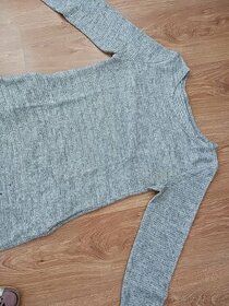 Sivý pulover