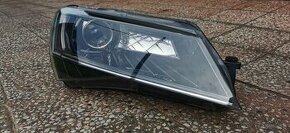 Škoda Superb III predný pravý svetlomet