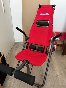 Backlounge pristroj na chrbticu