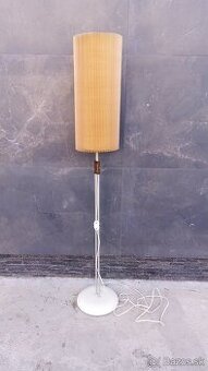 Retro stojaca lampa