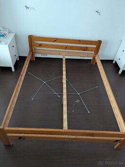 Drevena postel 200x160 s matracmi