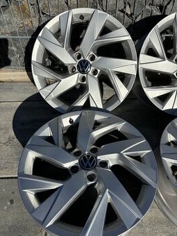 ✅ 5x112 r18 tiguan top stav z predvadzajuceho vozidla